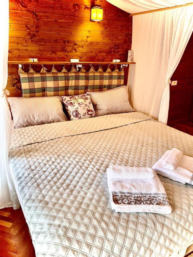 Apartament Rustic In Centrul Istoric Apartman Brassó Kültér fotó