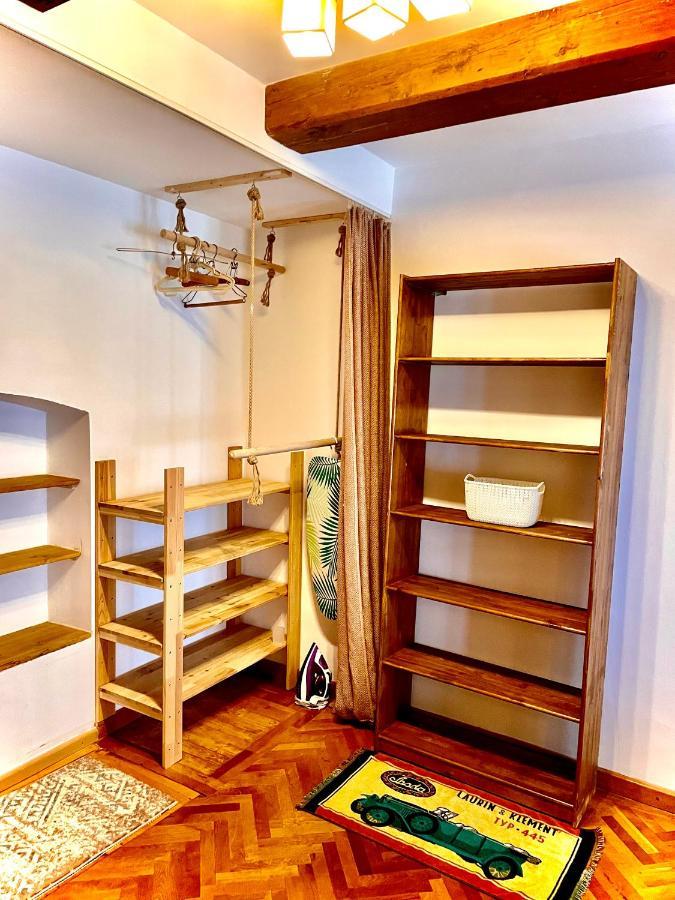 Apartament Rustic In Centrul Istoric Apartman Brassó Kültér fotó