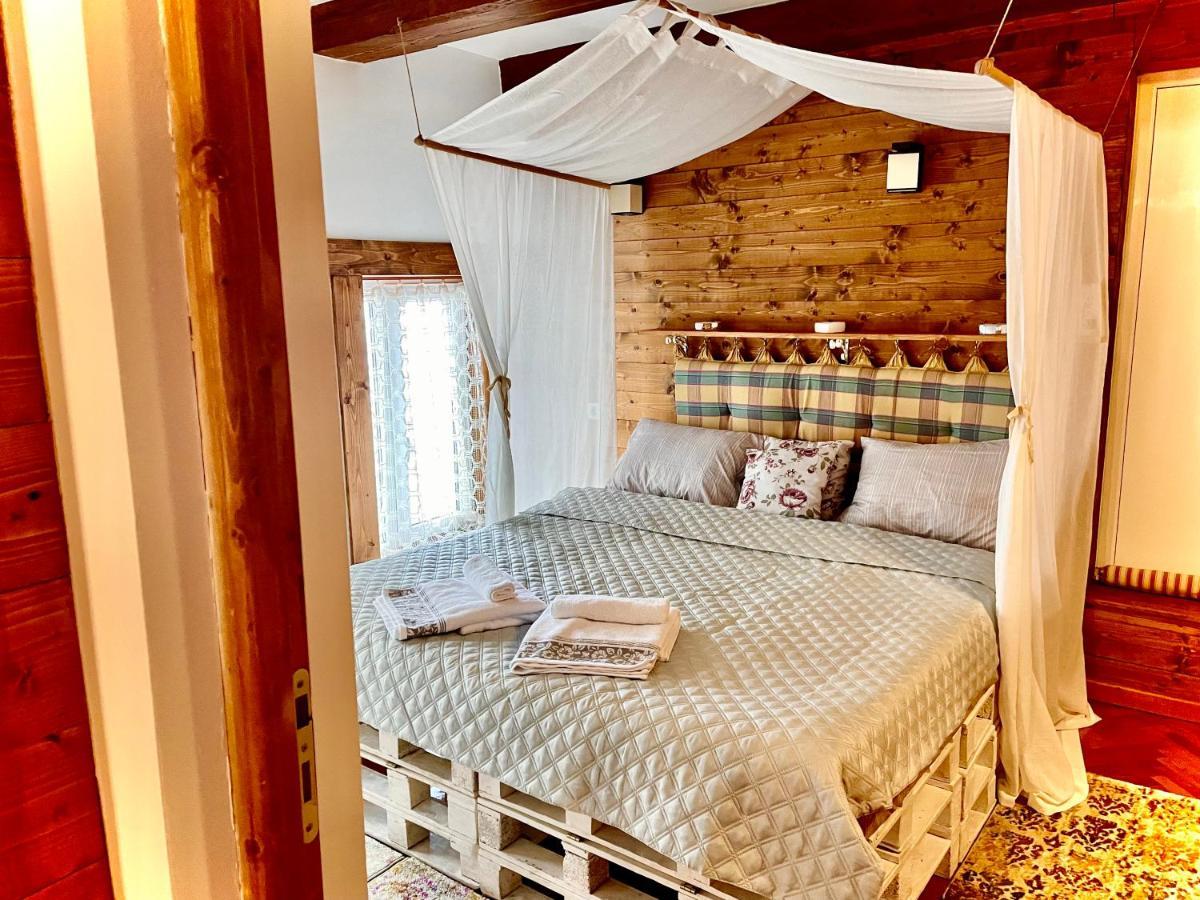 Apartament Rustic In Centrul Istoric Apartman Brassó Kültér fotó