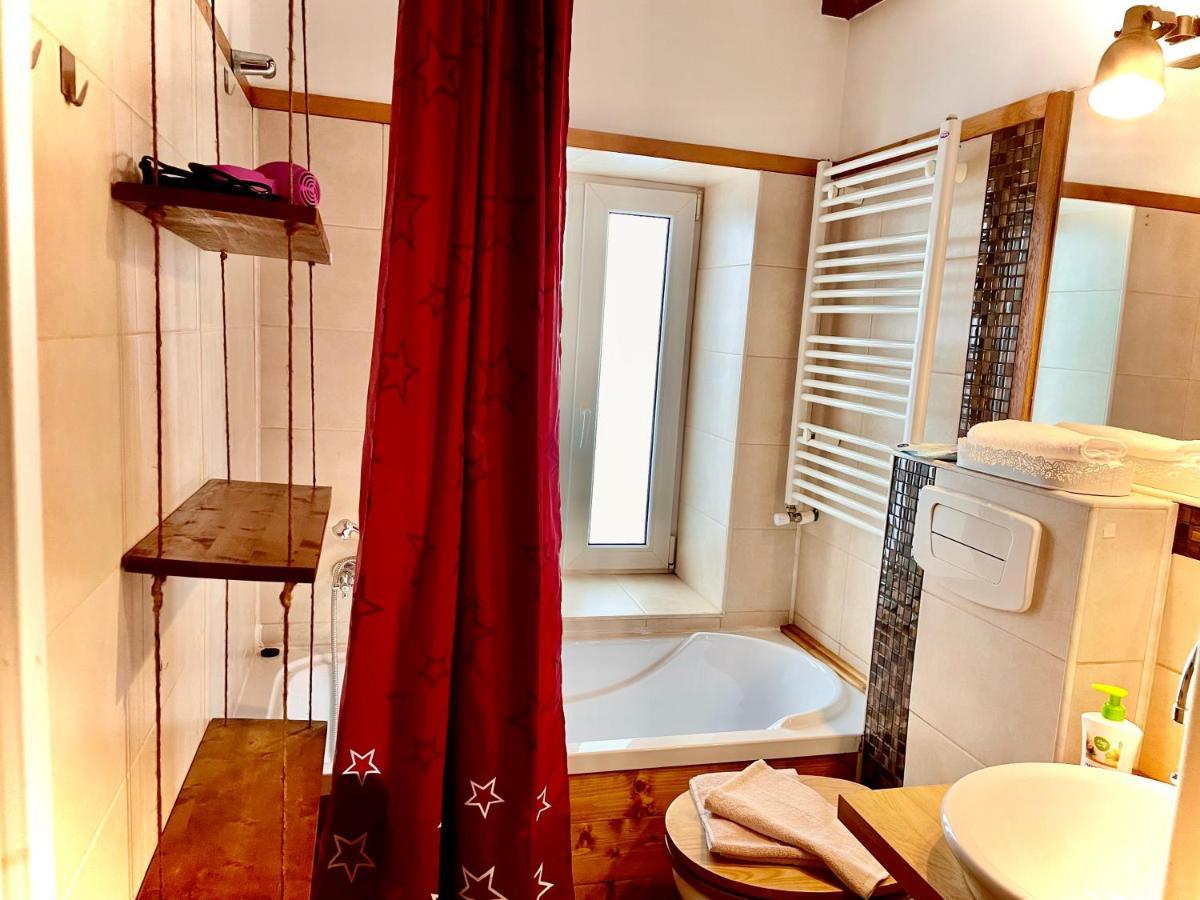 Apartament Rustic In Centrul Istoric Apartman Brassó Kültér fotó