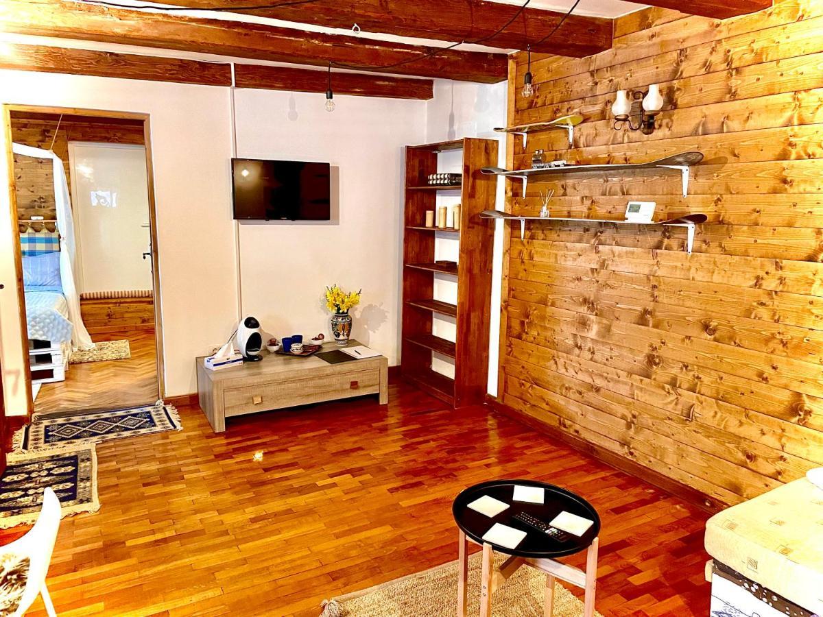 Apartament Rustic In Centrul Istoric Apartman Brassó Kültér fotó
